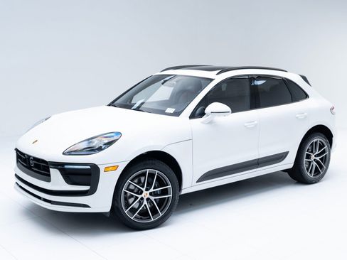 Certified 2026 Porsche Macan AWD/4WD image 1