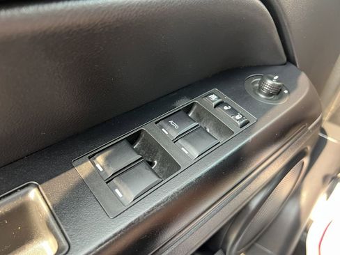 Used 2016 Jeep Patriot High Altitude image 9
