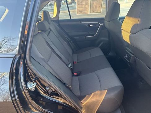 Used 2021 Toyota RAV4 XLE image 15