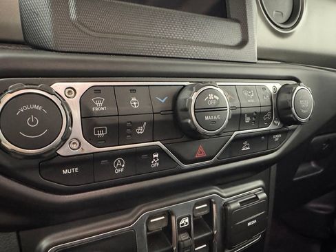 Used 2022 Jeep Gladiator Sport AWD/4WD image 23