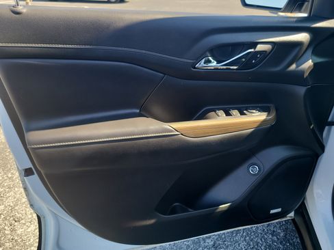 Used 2023 GMC Acadia SLE w/ Driver Convenience Package image 19