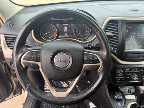 Used 2015 Jeep Cherokee Limited AWD/4WD image 17