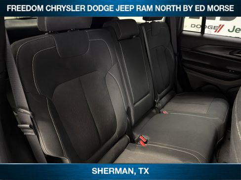 Used 2025 Jeep Grand Cherokee Laredo X AWD/4WD image 10