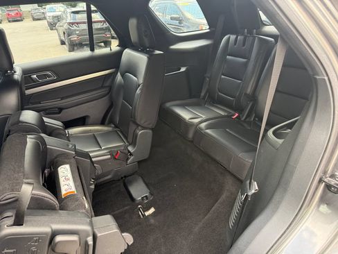 Used 2019 Ford Explorer XLT w/ Equipment Group 202A FWD image 26