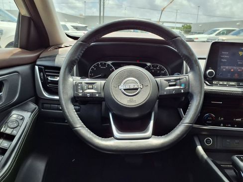 Used 2023 Nissan Rogue SV w/ SV Premium Package FWD image 15