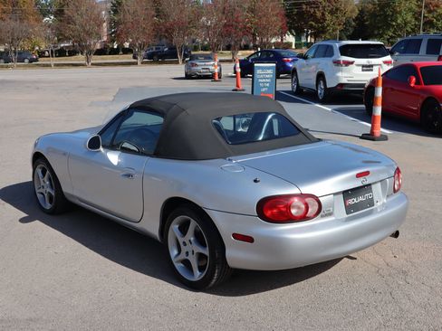 Used 2003 MAZDA MX-5 Miata RWD image 15