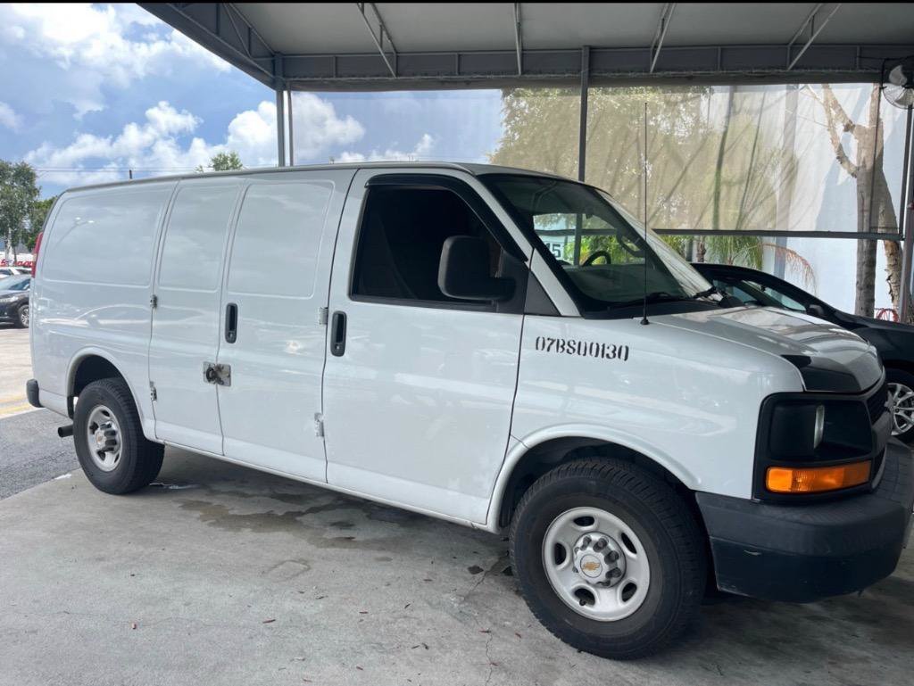 Used 2016 Chevrolet Express 2500 RWD image 2