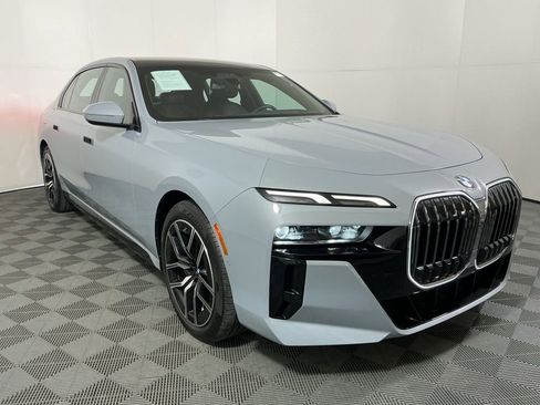 Used 2023 BMW 760i xDrive image 4