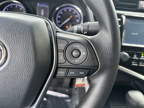 Used 2020 Toyota Camry LE image 20