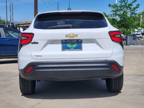 Certified 2024 Chevrolet Trax LS FWD image 6