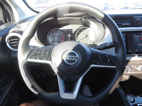 Used 2021 Nissan Versa SV image 46