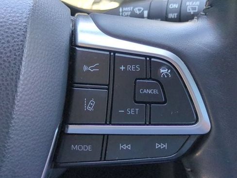 Used 2021 Toyota Highlander XSE FWD image 26