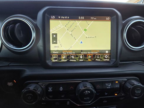 Used 2023 Jeep Wrangler Unlimited Rubicon 4xe w/ Cold Weather Group AWD/4WD image 15