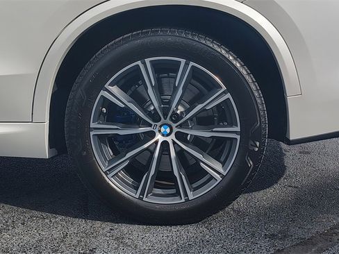 Used 2021 BMW X5 M50i image 36