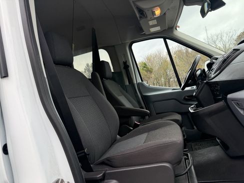 Used 2018 Ford Transit 150 XLT image 10