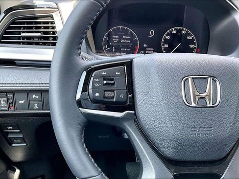 Certified 2025 Honda Odyssey Touring image 11