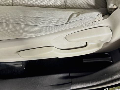 Used 2018 Toyota Highlander LE FWD image 22