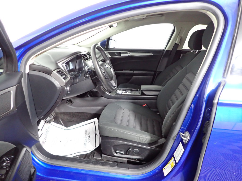 Used 2017 Ford Fusion SE w/ Fusion SE Technology Package FWD image 19