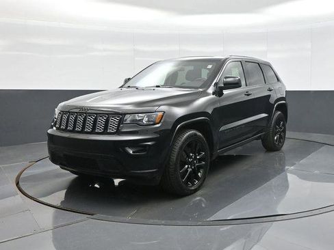 Used 2021 Jeep Grand Cherokee Laredo X AWD/4WD image 3