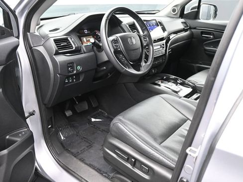 Used 2017 Honda Pilot Elite image 2