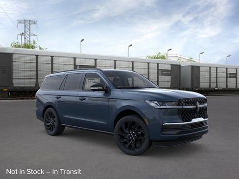 New 2026 Lincoln Navigator Reserve image 7