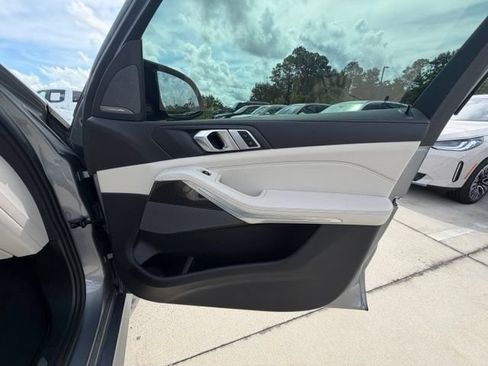 Used 2025 BMW X5 M60i AWD/4WD image 36