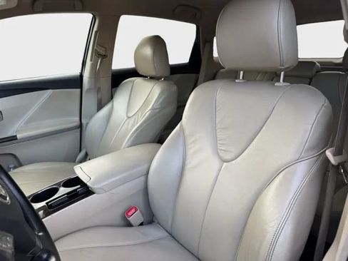 Used 2010 Toyota Venza AWD image 11