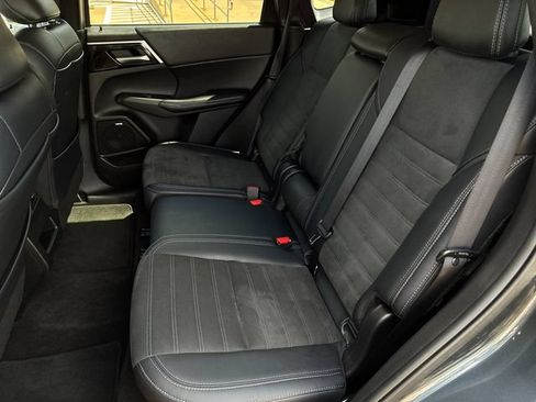 Used 2025 Mitsubishi Outlander SE AWD/4WD image 10