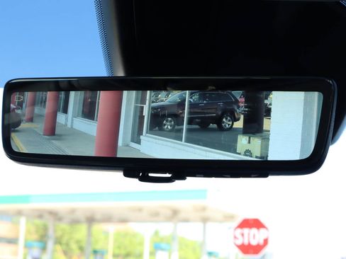 Used 2022 Jeep Grand Cherokee Overland w/ Luxury Tech Group IV AWD/4WD image 28