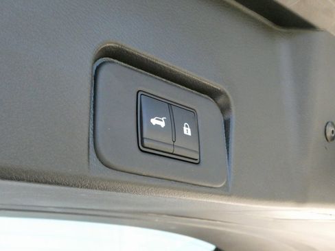 Used 2024 Nissan Rogue SV image 23