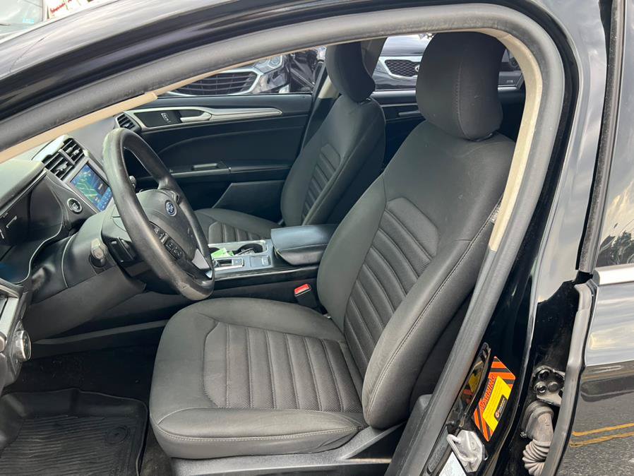 Used 2018 Ford Fusion SE w/ Fusion SE Technology Package FWD image 7