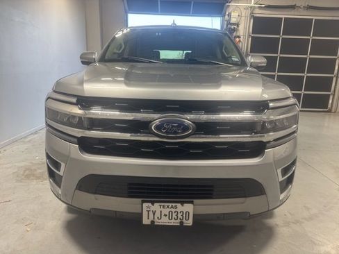 Used 2024 Ford Expedition Limited image 3