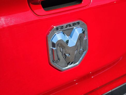 Used 2024 RAM 1500 Laramie AWD/4WD image 7