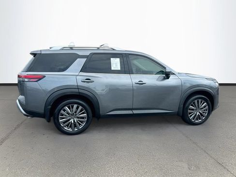 Certified 2024 Nissan Pathfinder SL w/ SL Premium Package FWD image 32