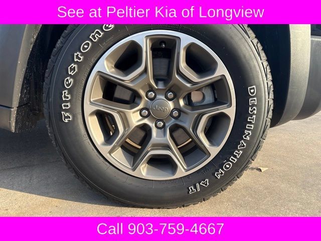 Used 2020 Jeep Cherokee Trailhawk w/ Cold Weather Group AWD/4WD image 9