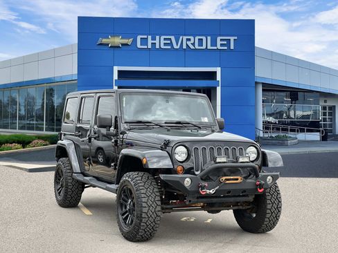 Used 2012 Jeep Wrangler Unlimited Sahara w/ Connectivity Group AWD/4WD image 6