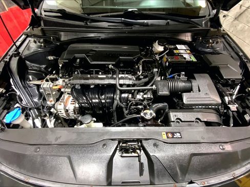 Used 2021 Hyundai Elantra SEL image 31