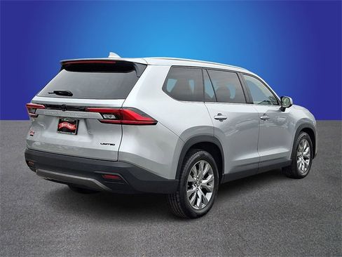 Used 2024 Toyota Grand Highlander Limited image 4