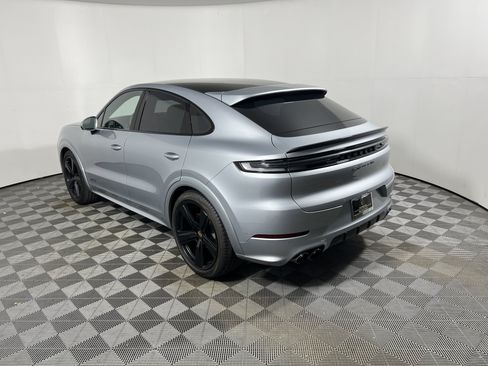 Certified 2026 Porsche Cayenne GTS AWD/4WD image 3