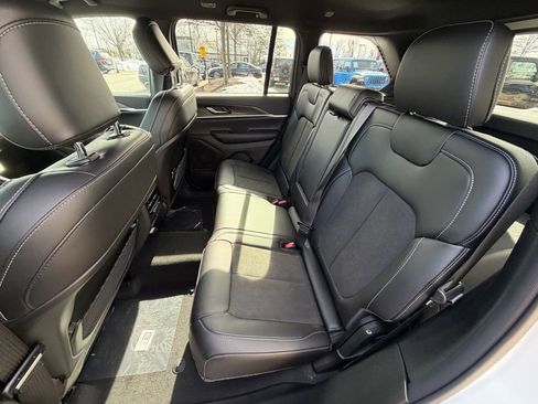 New 2026 Jeep Grand Cherokee Altitude AWD/4WD image 11