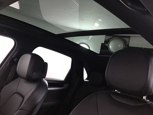 Certified 2024 Porsche Cayenne AWD/4WD image 33