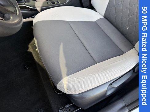 Used 2025 Toyota Corolla LE FWD image 17