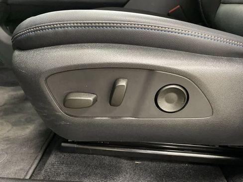 Used 2025 Chevrolet Equinox EV LT w/ Convenience Package image 14