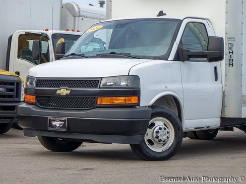 Used 2024 Chevrolet Express 3500 w/ Power Convenience Package RWD image 3