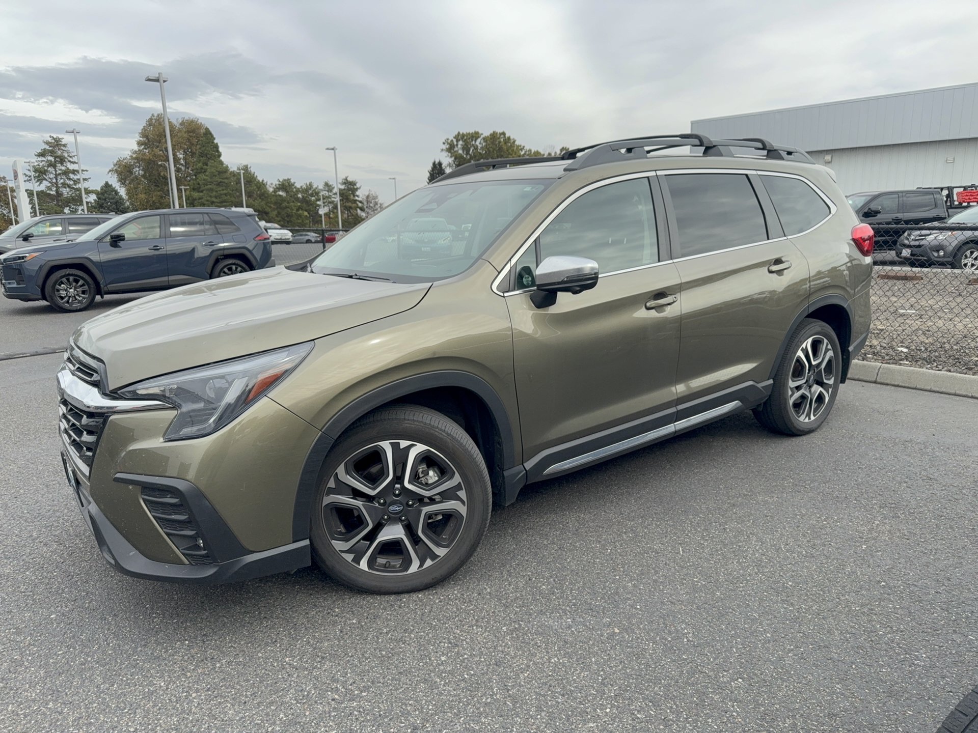 Used 2023 Subaru Ascent Limited w/ Technology Package AWD/4WD image 5