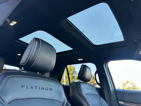 Used 2018 Ford Explorer Platinum image 13