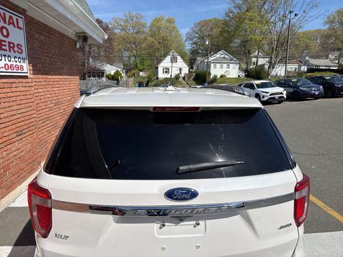 Used 2019 Ford Explorer XLT w/ Equipment Group 202A AWD/4WD image 6
