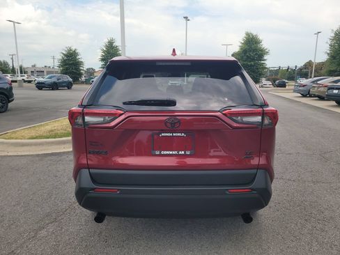 Used 2022 Toyota RAV4 LE AWD/4WD image 4