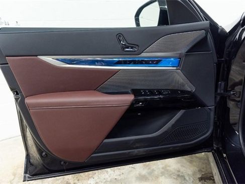 Used 2025 BMW i7 xDrive60 w/ Executive Package image 17