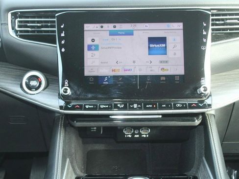 Used 2024 Jeep Wagoneer L Series II w/ Flexible Seating Group image 16